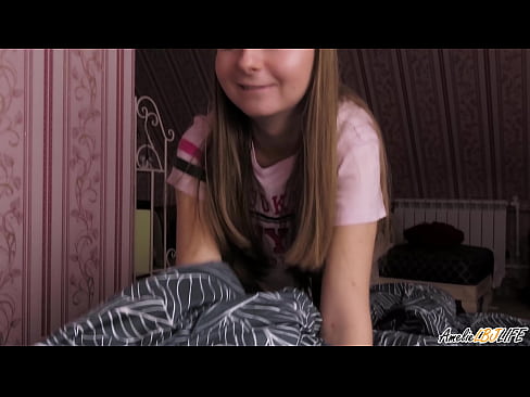 ❤️ Blonde Sucks her Best Friend Deeply και παίρνει σπέρμα στο στόμα της ❤️ Πορνό βίντεο ️